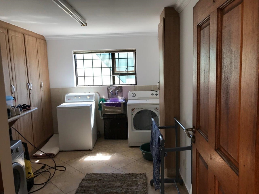 9 Bedroom Property for Sale in Wavecrest Eastern Cape